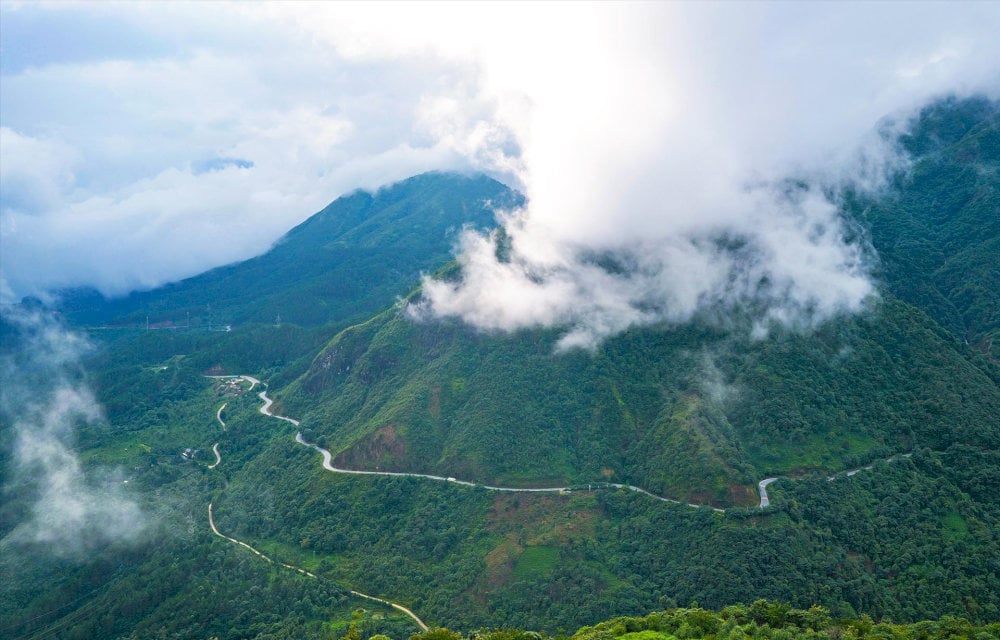 Morning hours are perfect for outdoor activities when exploring O Quy Ho Pass